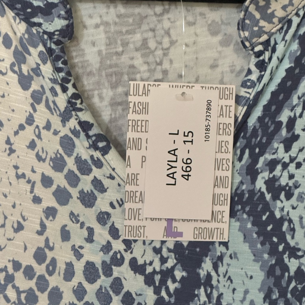 Lularoe Layla mandarin split collar Tee NWT Blue - Picture 2 of 5